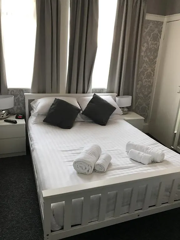 Queens Plaza Hotel Blackpool